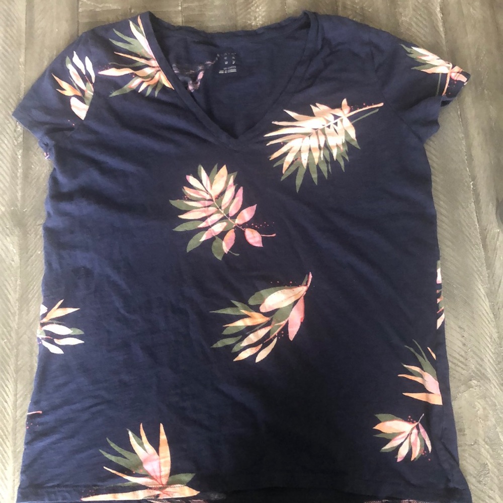 VNeck XXL a new day short sleeve shirt